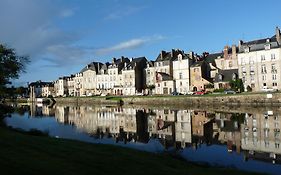 Le Jardin Des Sitelles